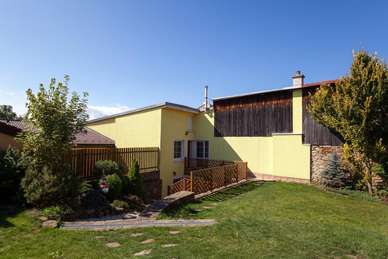 Privat Julia Hotel Vrbov Eksteriør billede