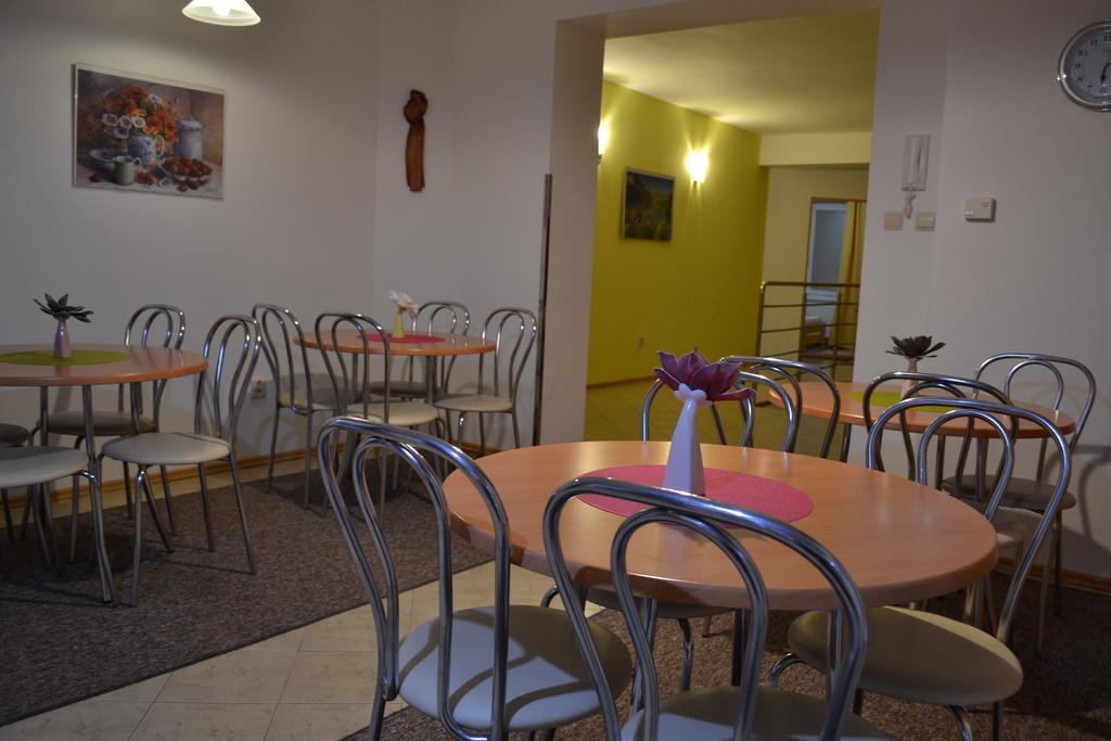 Privat Julia Hotel Vrbov Eksteriør billede