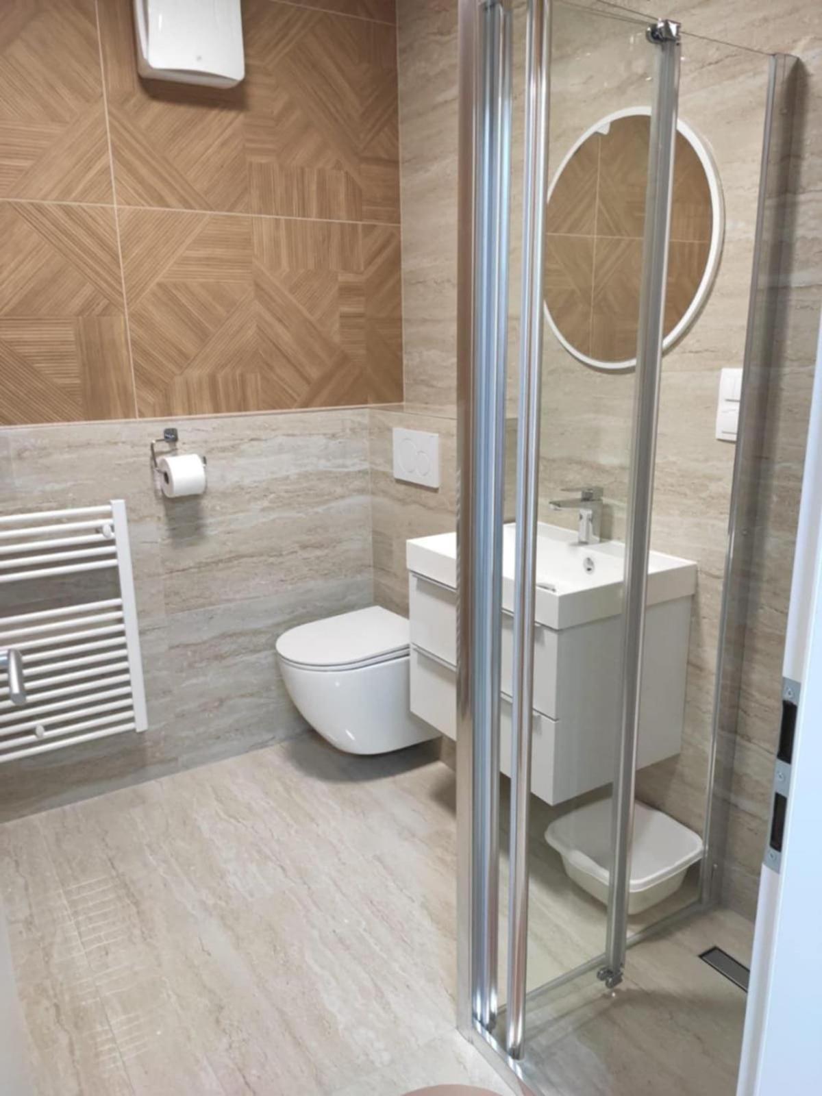 Privat Julia Hotel Vrbov Eksteriør billede