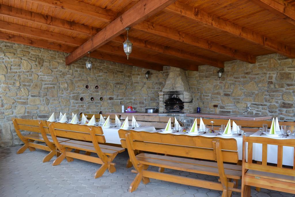 Privat Julia Hotel Vrbov Eksteriør billede