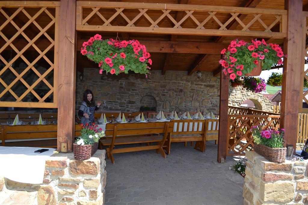 Privat Julia Hotel Vrbov Eksteriør billede