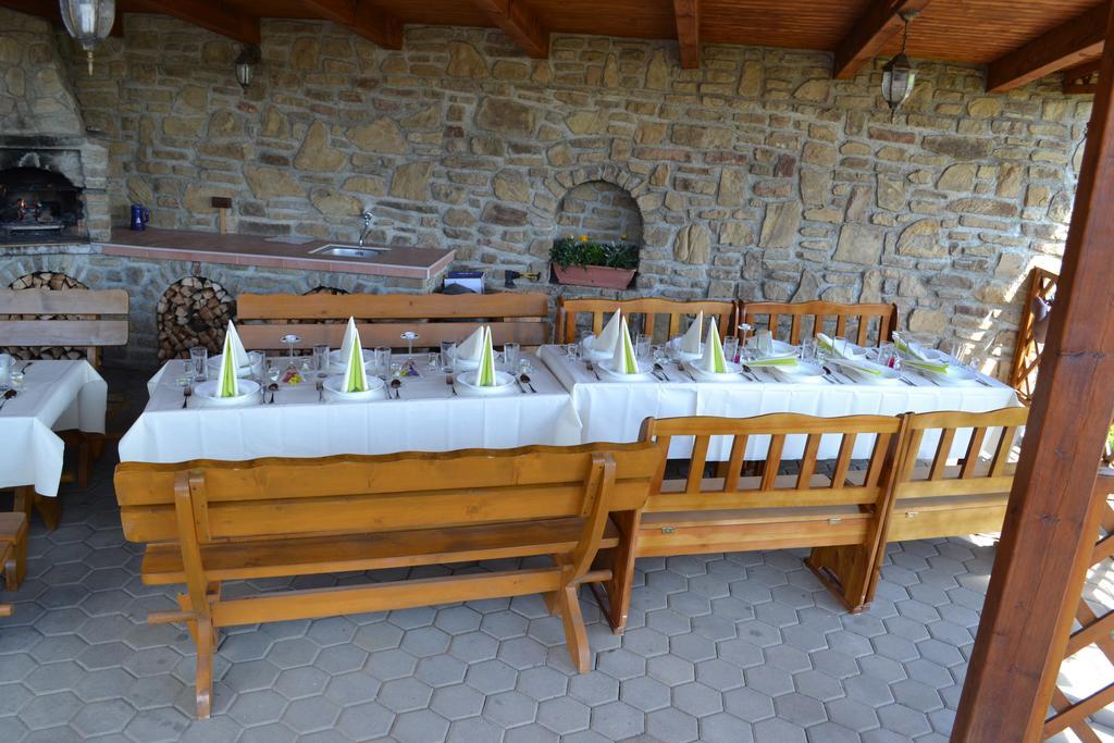 Privat Julia Hotel Vrbov Eksteriør billede