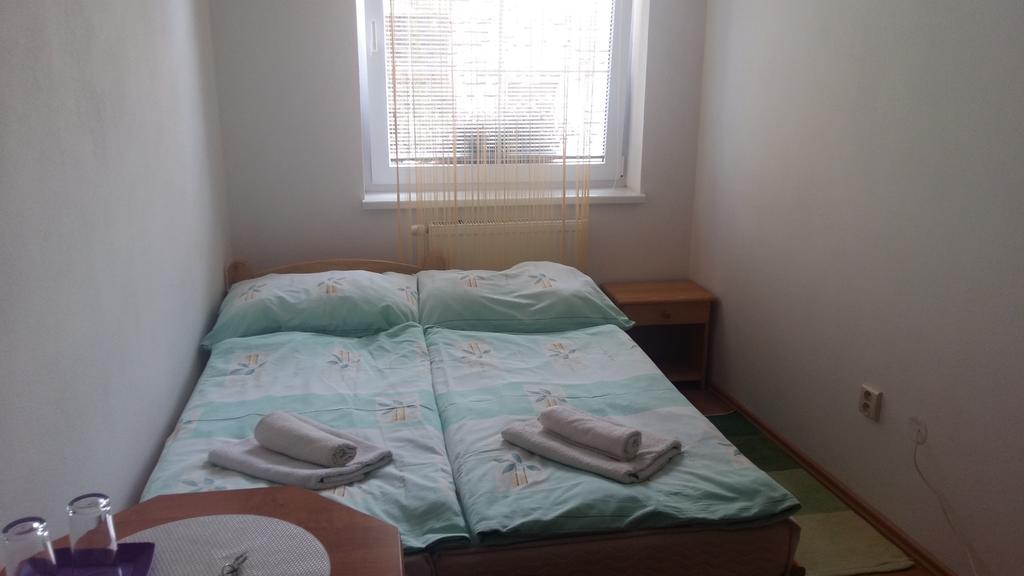 Privat Julia Hotel Vrbov Eksteriør billede